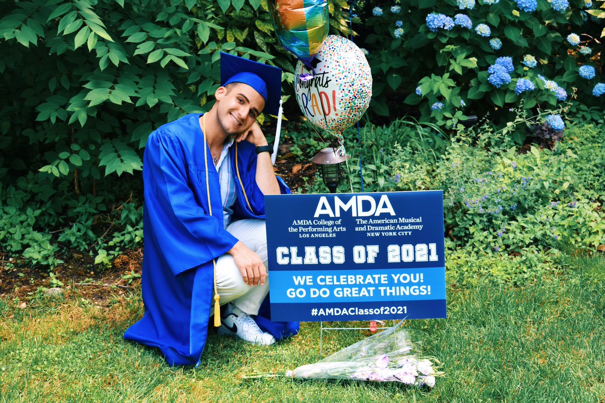 michaeltvaldes's tweet photo. We are graduated. 😁🎓 #AMDAClassof2021 #AMDA #AMDALA #AMDAAlumni #FAMDA @AMDAOfficial https://t.co/1lb0iWNwfe