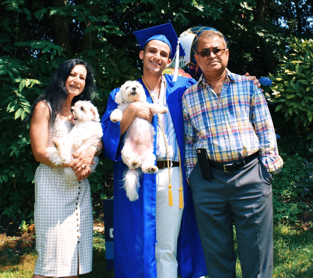 michaeltvaldes's tweet photo. We are graduated. 😁🎓 #AMDAClassof2021 #AMDA #AMDALA #AMDAAlumni #FAMDA @AMDAOfficial https://t.co/1lb0iWNwfe