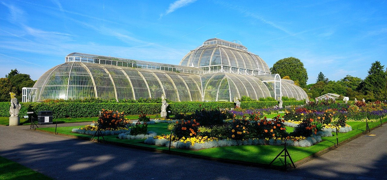 ワールドマップ Japan 海外情報サイト 本日の世界遺産 キュー王立植物園 イギリスの首都ロンドン南西部のキュー にある王立植物園は 1759年に宮殿併設の庭園として始まり 今では50 000以上の生きた植物が生息する世界で最も有名な植物園の1つ