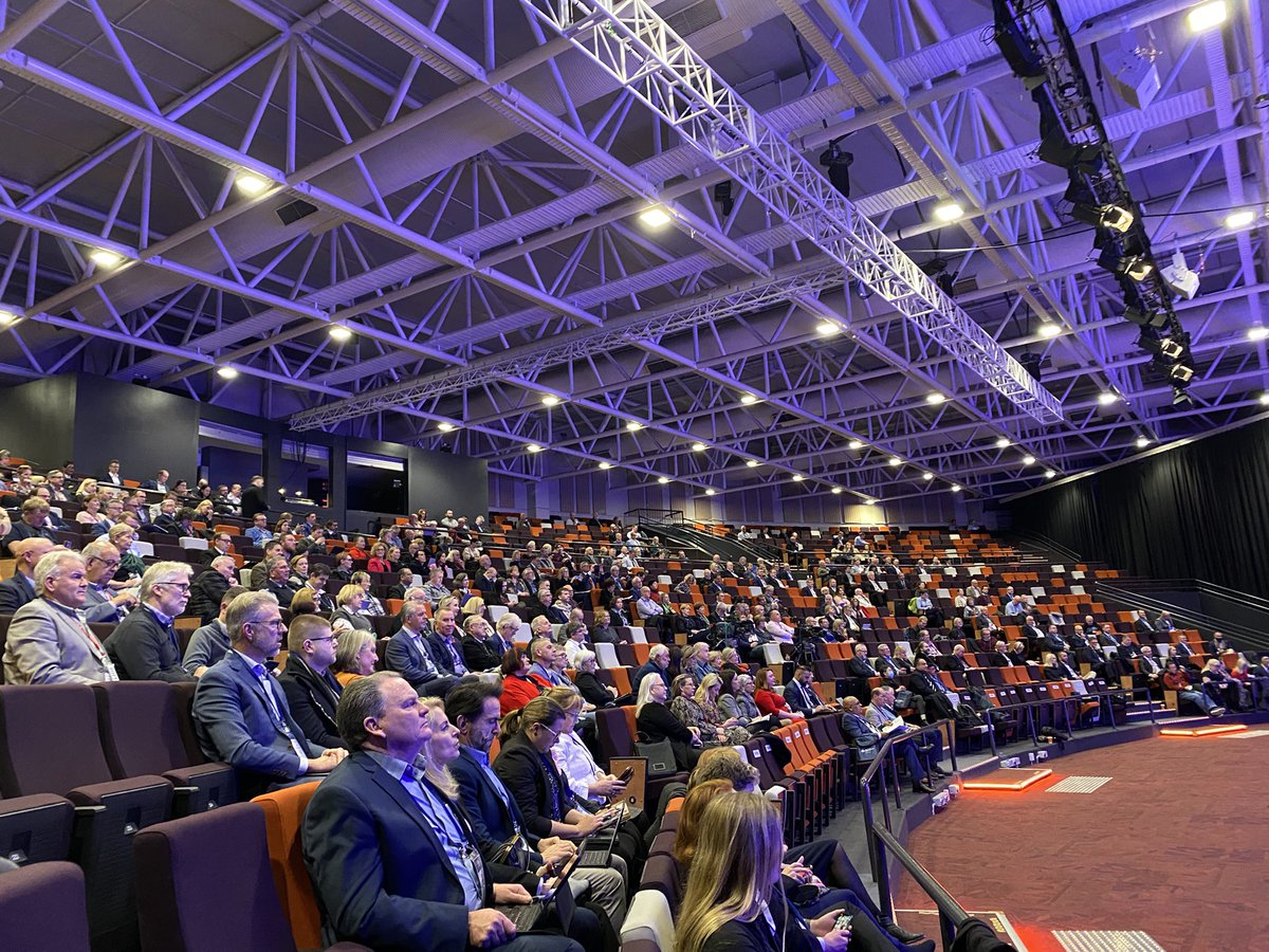 ALGAcomms's tweet photo. Ngunnuwal elder Aunty @SheridanViolet welcomes us onto her country and gets #NGA21 underway. Great to see so many #LocalGovernment leaders from across Australia here in Canberra. https://t.co/nTE07Io7zc