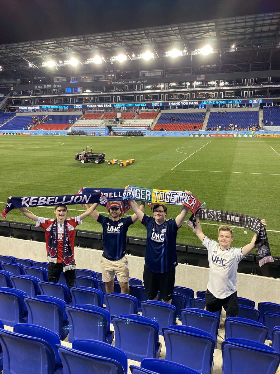 CalebPongratz10's tweet image. We Support The Team!

The NYCFC Fans in our section really hated the 4 #NERevs fans who celebrated the 2 goals &amp;amp; PK save that happened in front of them when “The Revs are an awful team, Matt Turner is overrated &amp;amp; Carles is 🗑” 

Thanks for the 3 points NY! ….. in NJ. 

#NETID