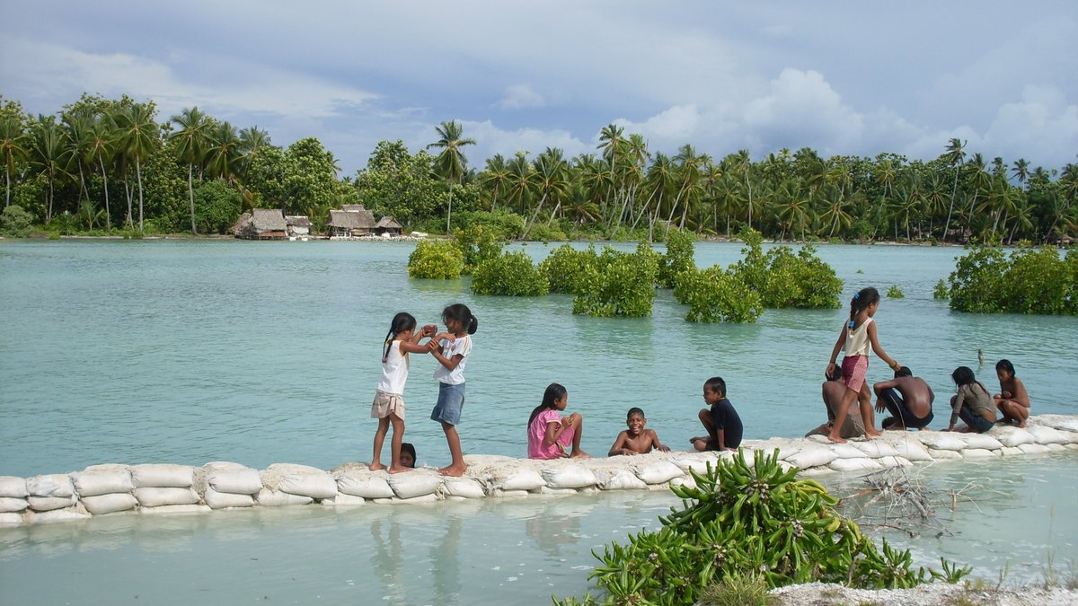 Bula dear #Pacific friends and colleagues! I am pleased to advise you that our new Community Of Practice on #povertyreduction and inequalities #SDG1 #SDG10 is now open:  solevaka.org/discussion_roo… and we have 2 questions for you...