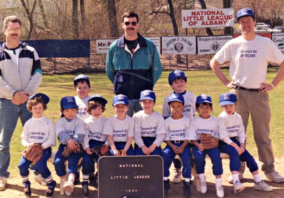 TipMahoney's tweet photo. #SwitchbackSunday - Our Council 82 / AFSCME -sponsored Little League team in Albany. Two of ours and one of their cousins are 3 out of the 10 kids. https://t.co/YIJq6gfJC8