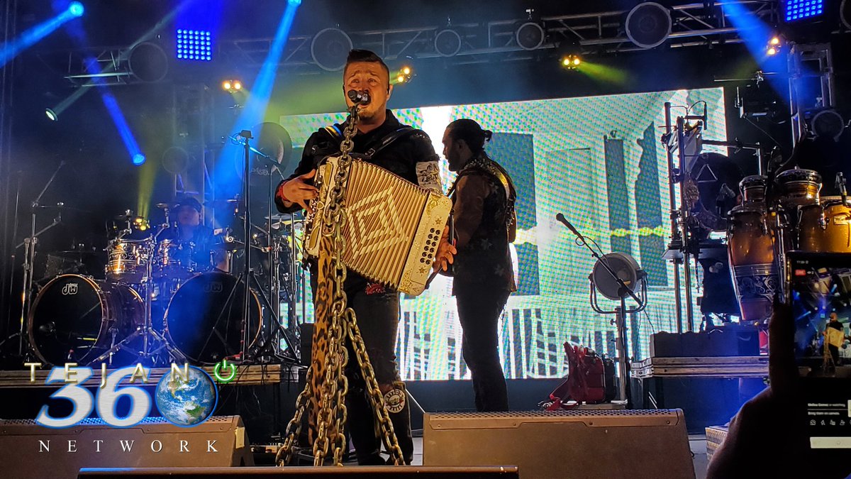 Tejano360's tweet photo. Tejano Explosion
Jesse Turner
Siggno lead vocalist/accordionist
Sat Jun 19 2021
#Siggno #rockteño
#TejanoExplosion
#Tejano360Network
#tejanostrong
#iamtejanotoday https://t.co/OMlYm9hiXT
