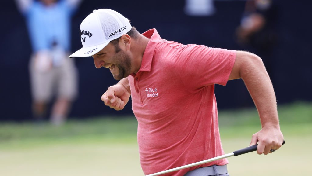 MovistarGolf's tweet image. JON RAHM, GANADOR DEL US OPEN

@jonrahmpga gana su primer 'major' y se convierte en el primer español de la historia en proclamarse campeón del US Open. 

La vida puede ser maravillosa.