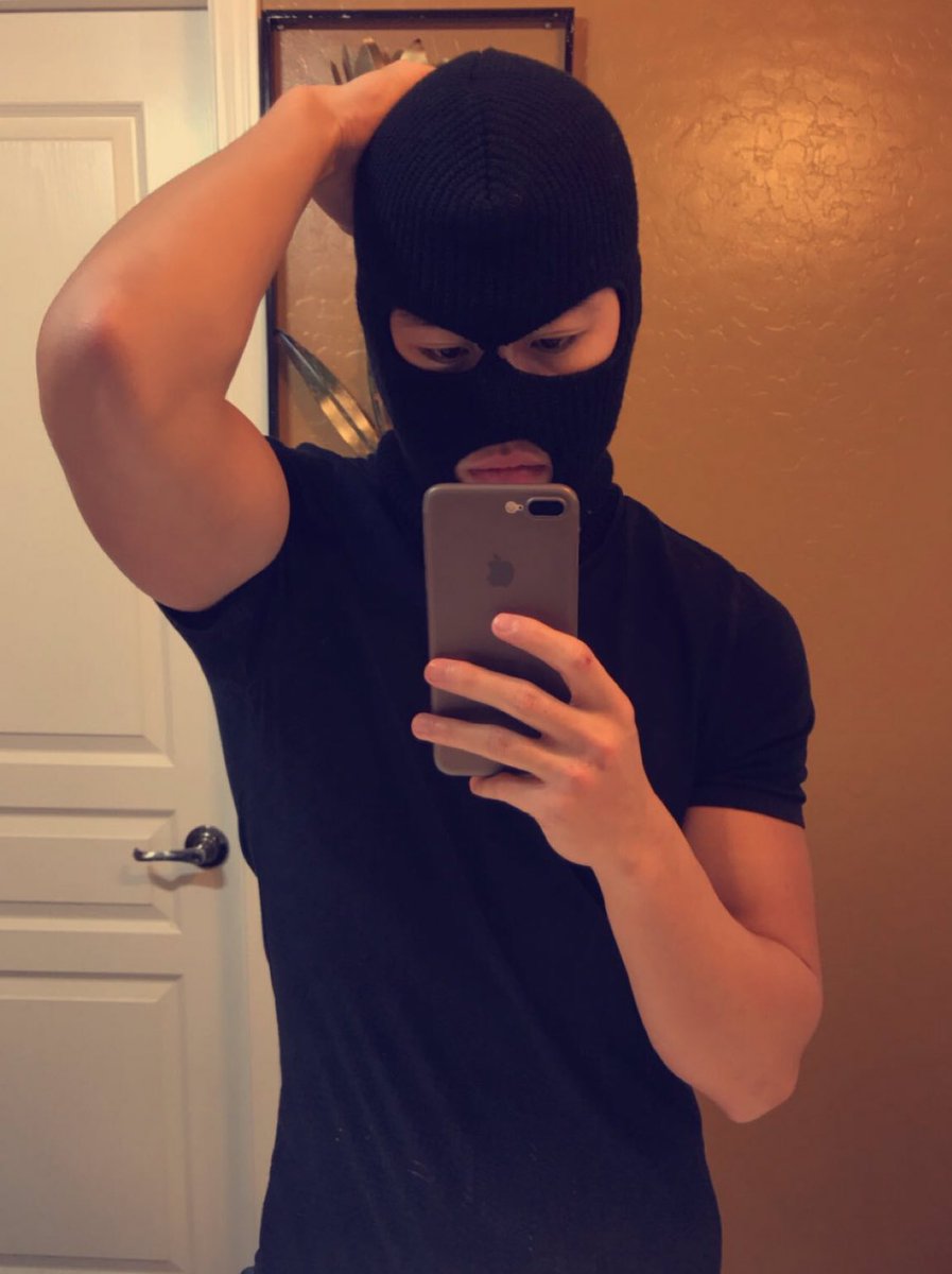 Does this ski mask make me look fat