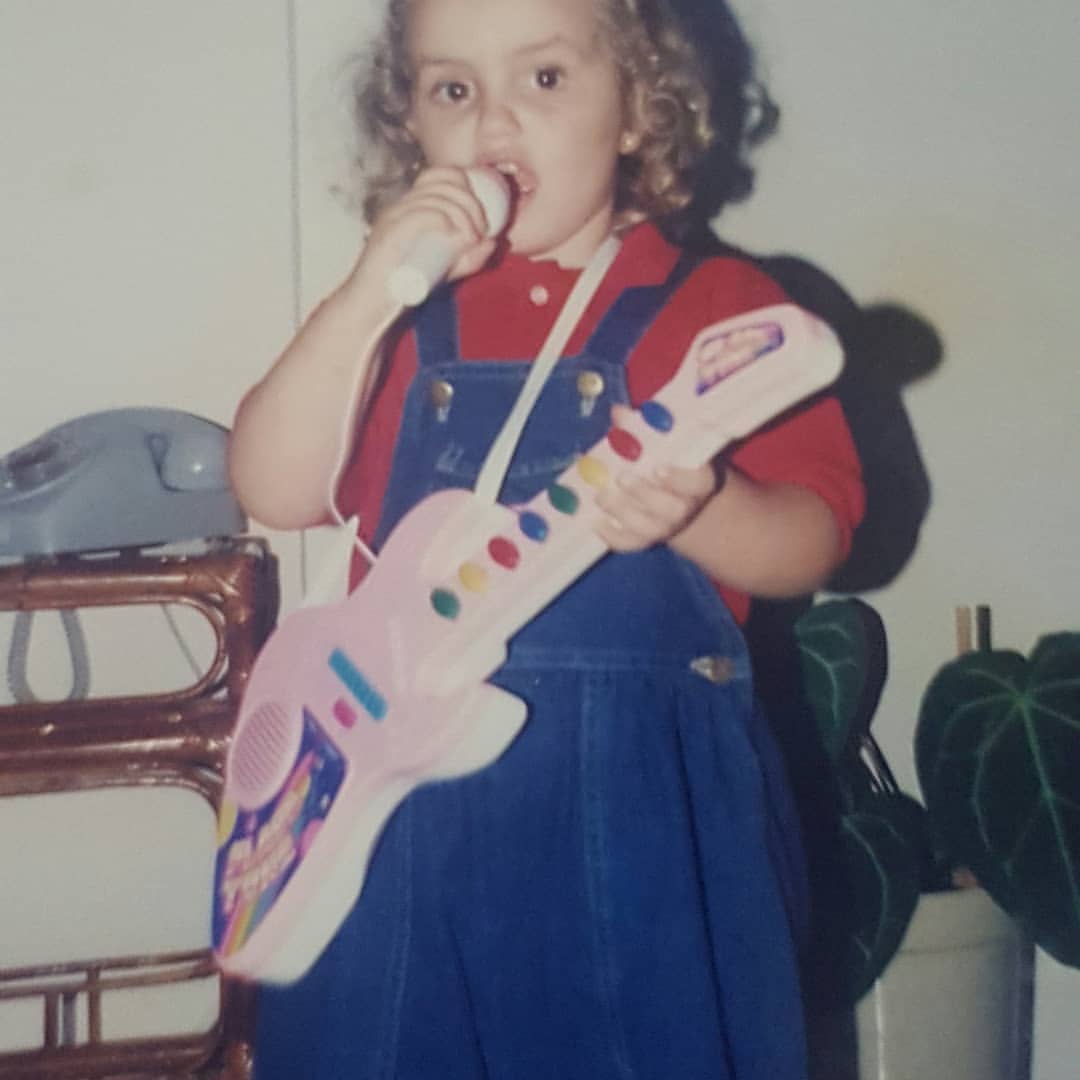 katieangelnoticias tweet media