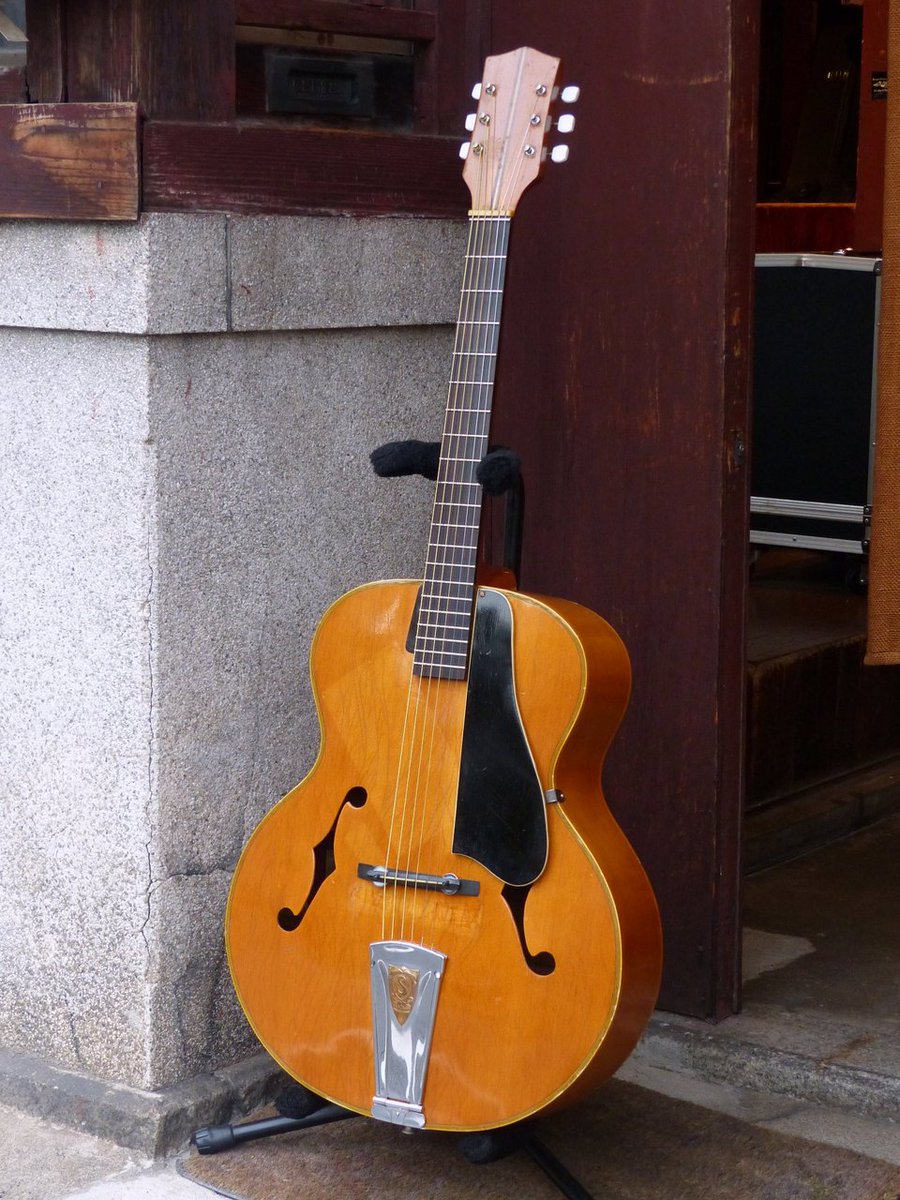 木曾鈴木バイオリン製造。フェニックスのピックギター。 Phenix '64