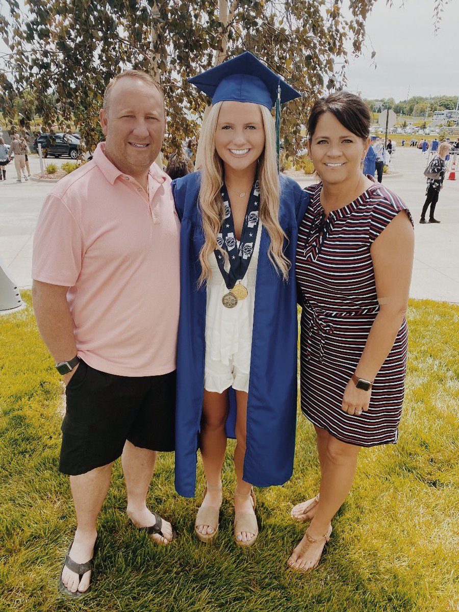 katiebeberniss's tweet photo. happy father’s day to the most hardworking dad ever, thank you for all you do for me! I love you so much ❣️🤍 https://t.co/zTXCNQ5cPn