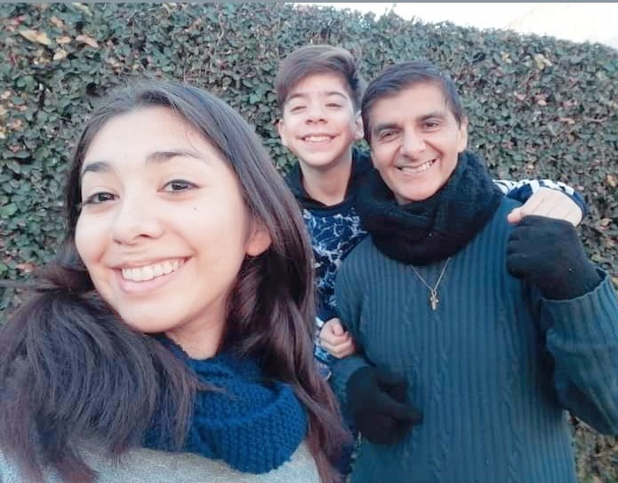 GustavoSuarezGS's tweet photo. "De todos los regalos que me podrían haber hecho, compartir la vida al lado de ustedes y verlos felices, es el mejor de todos".🤗
Los quiero mucho: Papá Gustavo.

 ¡¡ FELIZ DÍA DEL PADRE ...!!🇦🇷🇦🇷🇦🇷
#FelizDiaDelPadre #diadelpadre #FelizDia https://t.co/5EbHten575