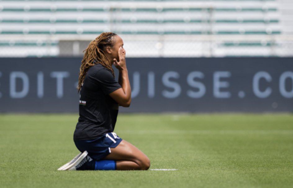 J_Mac1422's tweet image. Grieving, praying, crying just before kickoff. Found out beforehand my gma passed away. Re-focused as soon as the whistle blew. How did I do it? Well, questions can be asked &amp;amp; answered on how to handle such things with @SoccerResilient #TrainYourbrain #TransformYourGame #RIPnana