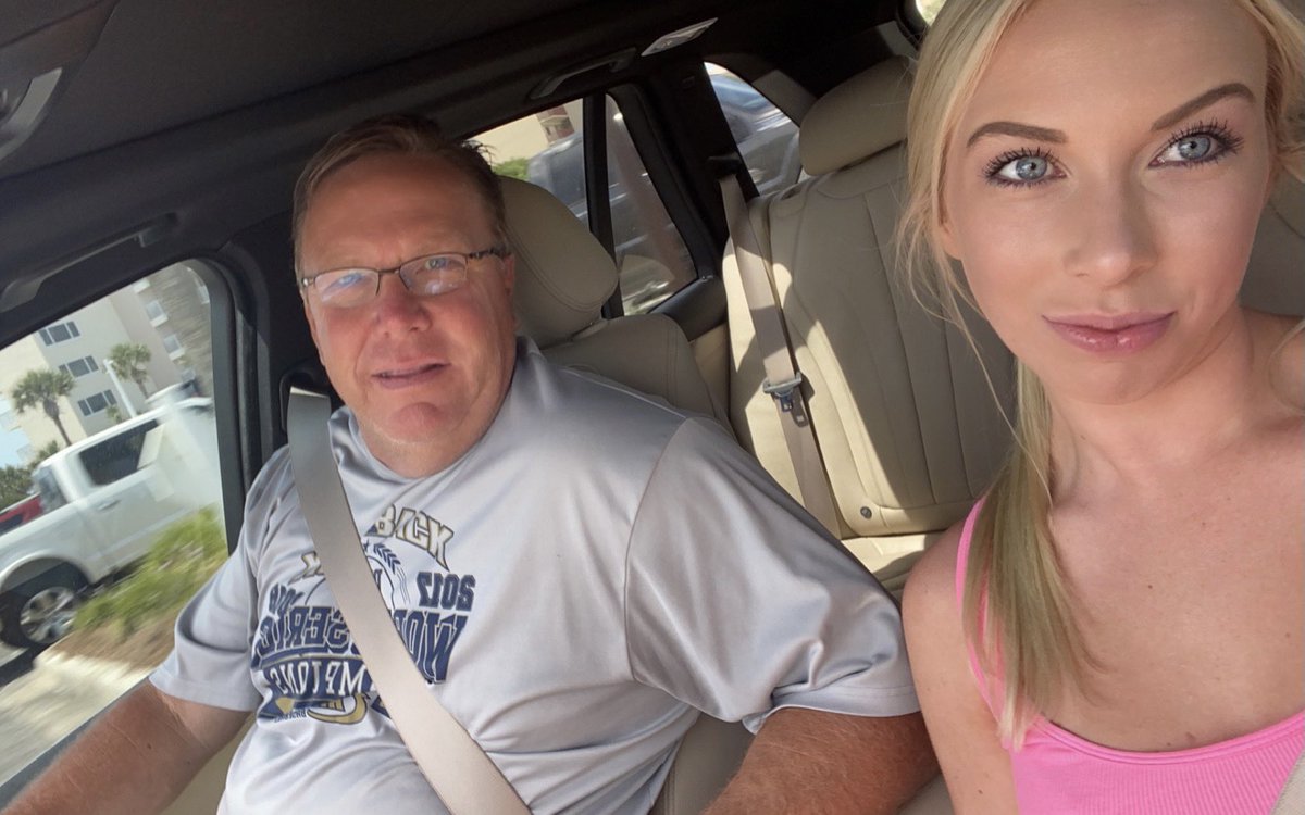 shelbie3218's tweet photo. Happy Father’s Day @jbodean46 !! Thanks for always keeping me in line! You deserve to be celebrated today and everyday! Love ya lots! 💕 https://t.co/fJNxWM55Iv