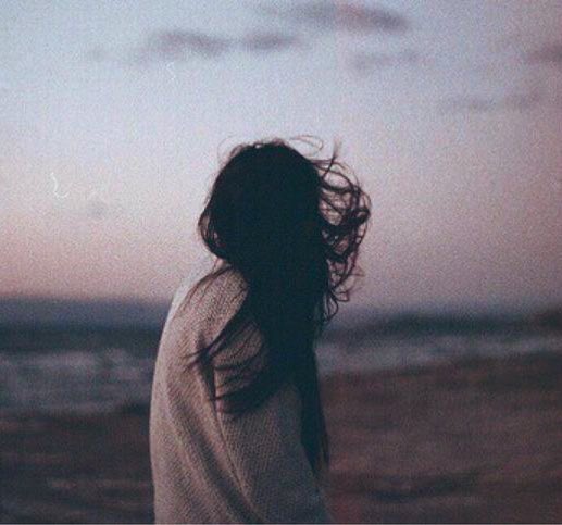 وقد تنطقُ الأشياءُ وهي صوامتٌ
وما كُل نُطقِ المُخبرينَ كلامُ "