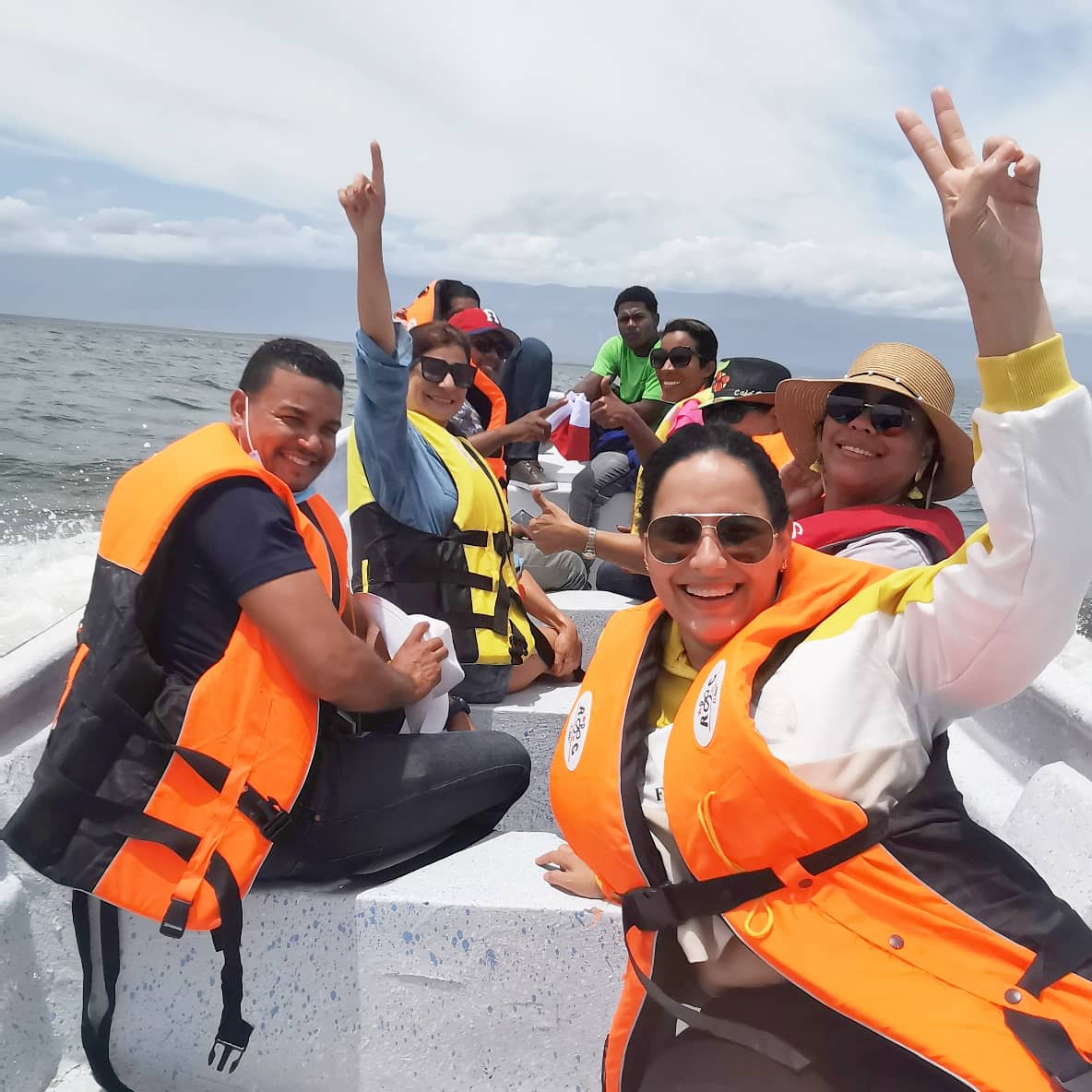 El lago Enriquillo es la mayor reserva natural de agua de la República Dominicana y de todas las Antillas. 
#paseandoyviviendo
#LagoEnriquillo #PasionPorRD 
#MiturenelSur
#TuristaResponsableRD 
#TurismoInternoenRD