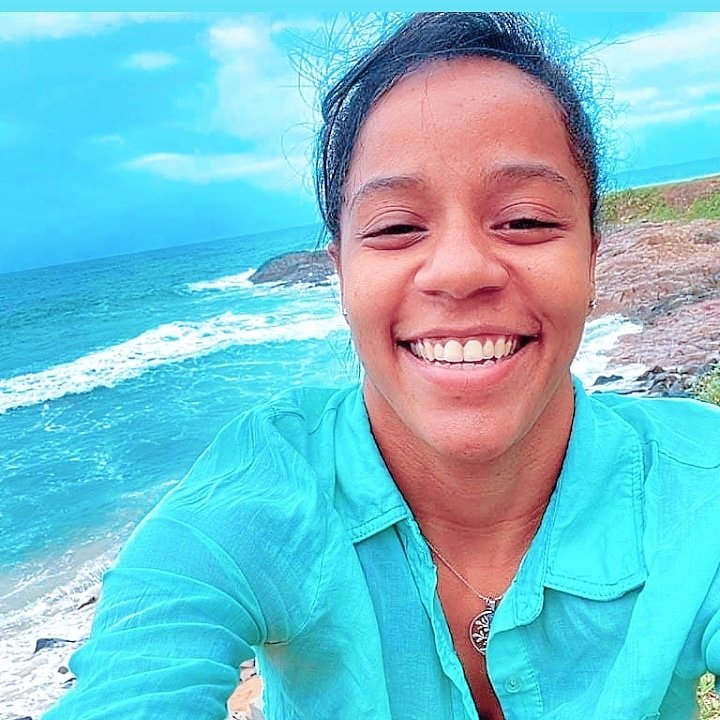 TamNunes_'s tweet photo. Mar sonoro, mar sem fundo, mar sem fim,
A tua beleza aumenta quando estamos sós
E tão fundo intimamente a tua voz
Segue o mais secreto bailar do meu sonho,
Que momentos há em que eu suponho
Seres um milagre criado só para mim.

Sophia de Mello Breyner https://t.co/mRwaMHEnQG