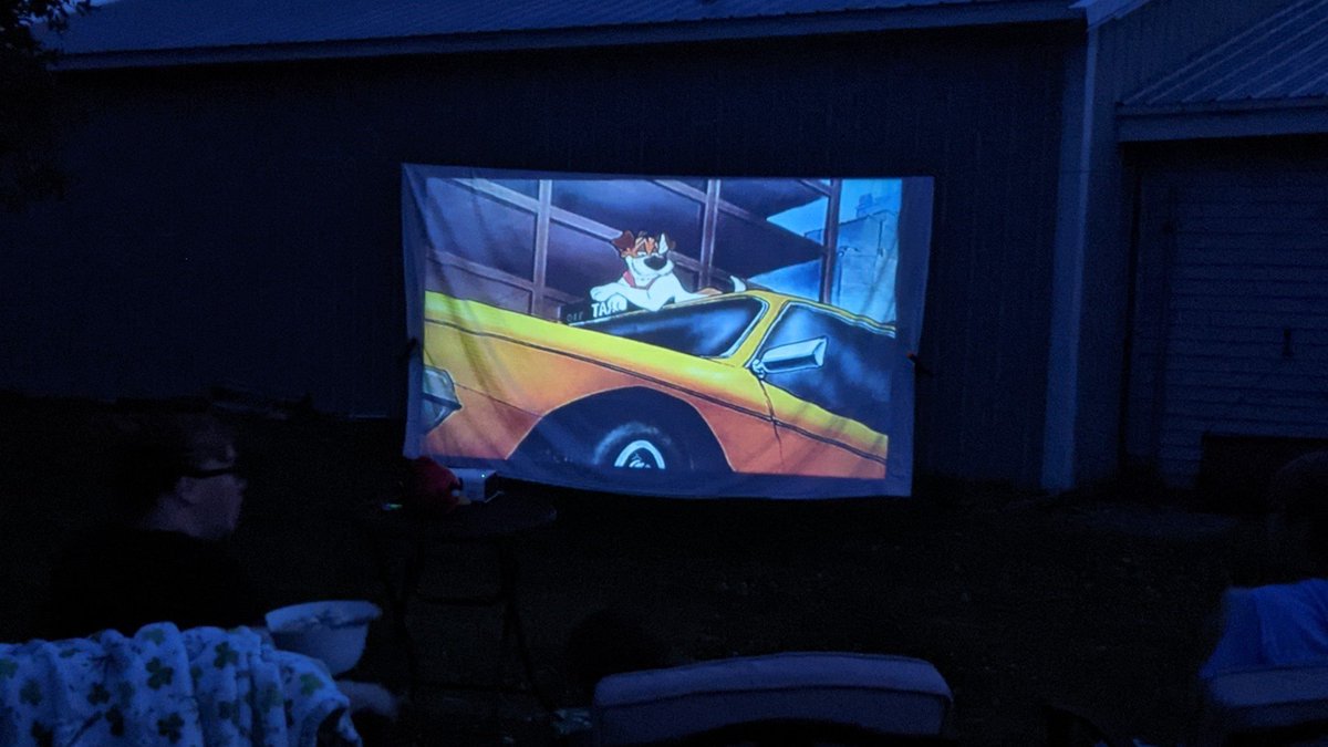 Tonight's backyard movie! 🍿🎬

#OliverAndCompany @disneyplus