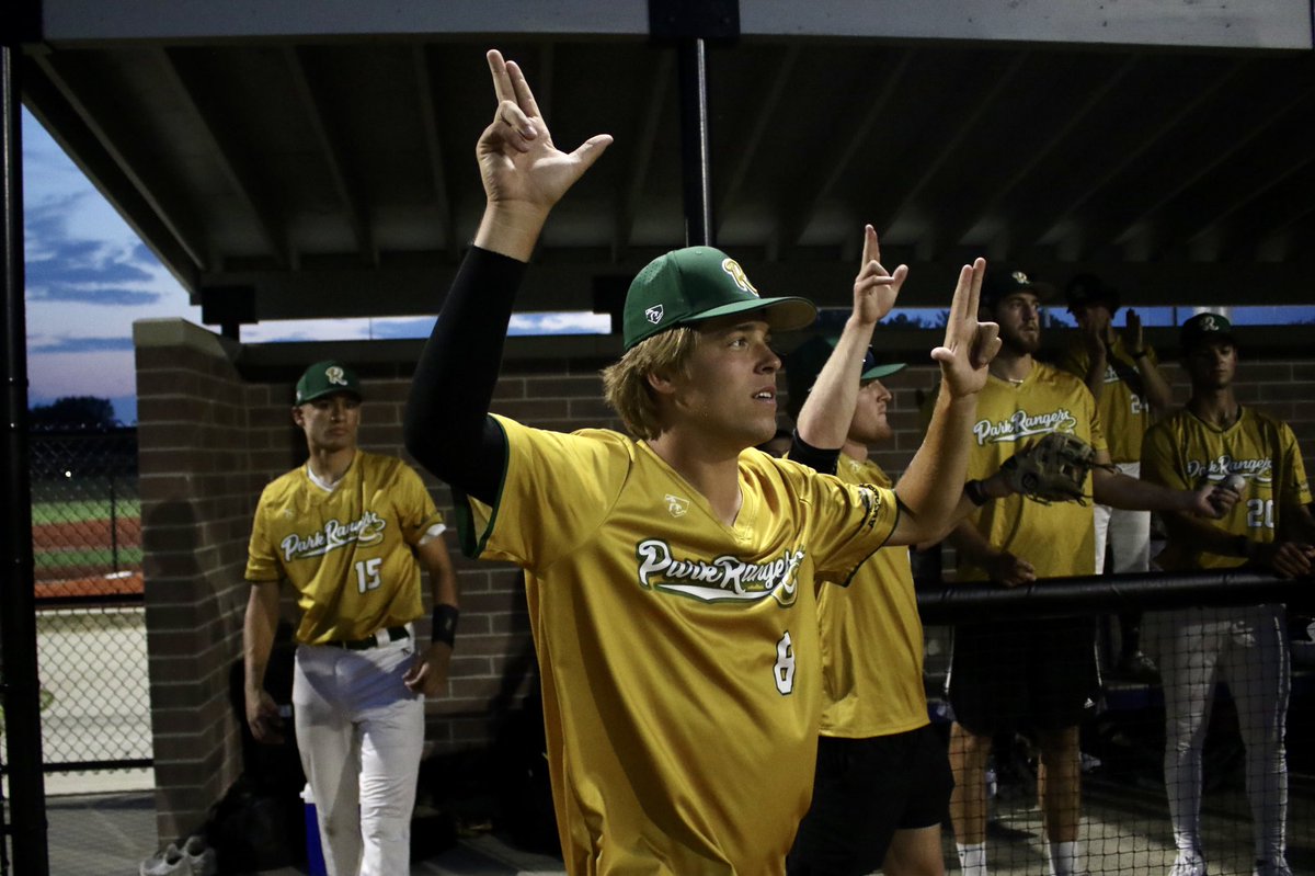 cslparkrangers's tweet photo. #ThrowEmUp for another big #πππ«π€πππ§π ππ«π¬ victory on Sunday night! Weβre now 5-4-1 on the season. https://t.co/nIeNIrXWzS