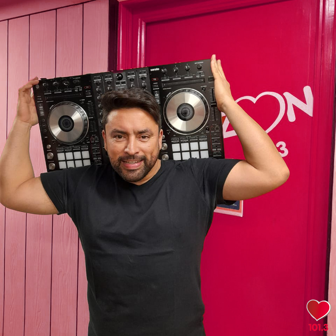 RadioCorazonFM's tweet photo. Por partida triple arranca @ultramanchile hasta las 06.00 de la mañana en #ElVacilonDeLaCorazón por la 101.3 tu #RadioCorazón ❤️ https://t.co/K4YWS0HjBy https://t.co/5CIPisy2EV