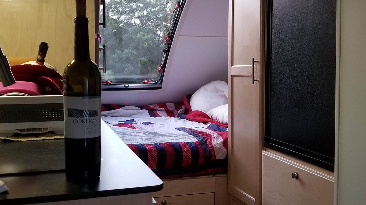 AJG_2's tweet photo. #jengeorgetx and I christening our new #LittleGuyMax from #princesscraftrv with a bottle of 2017 Cabernet Sauvignon from #CorisonWinery https://t.co/u2beCe4alj