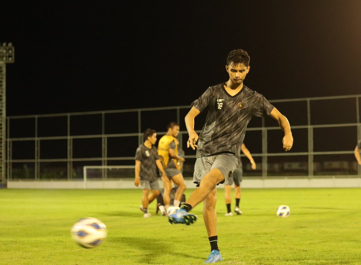 Kaya Futbol Club On Twitter Welcomed Our Newest Additions Coach Graham Harvey And Jarveygayoso In Our First Training Session In Bangkok Kaya2021 Unakaya Newheights Acl2021 Https T Co 0xir9oc5cd