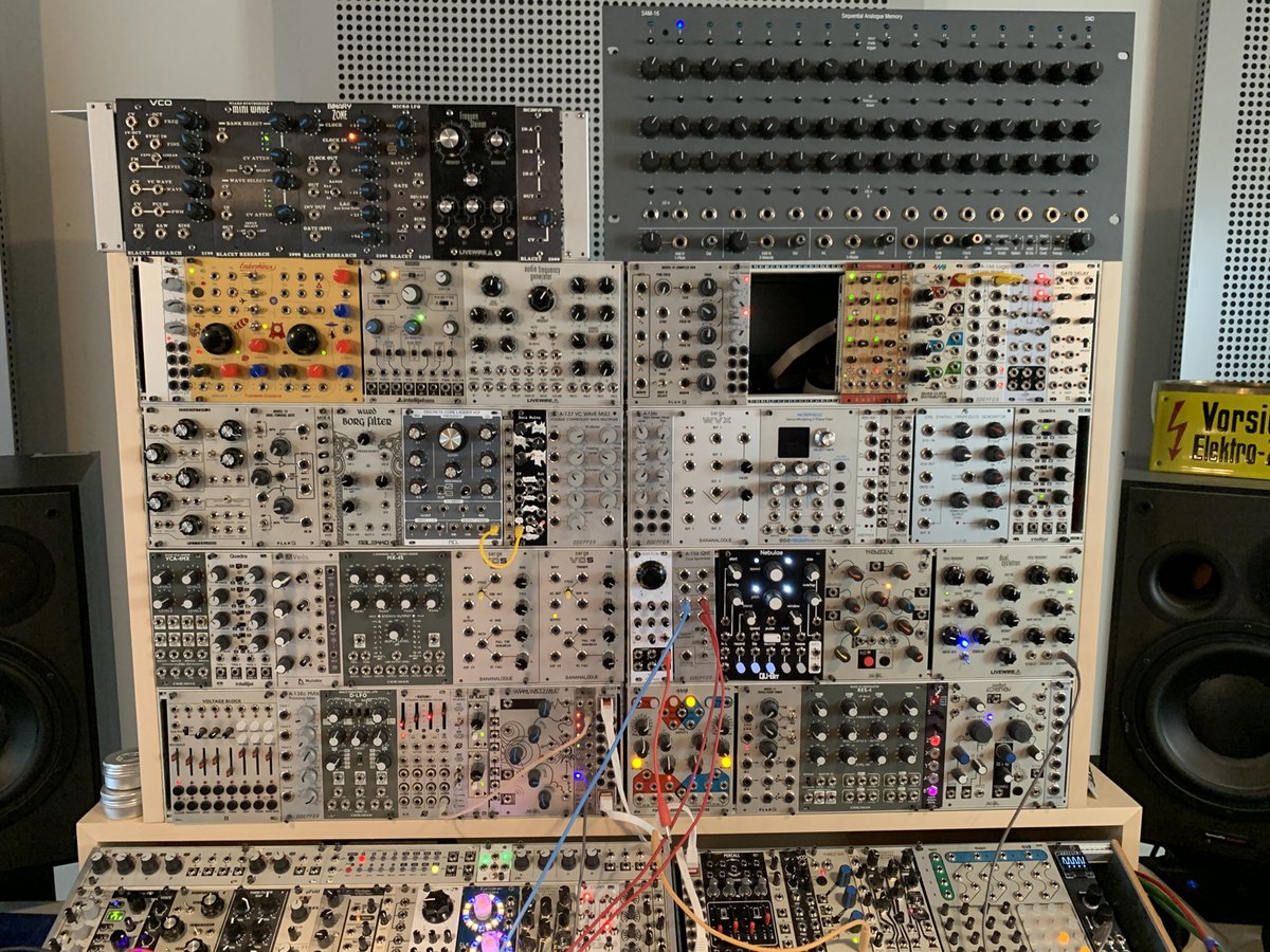 Headphone Commute tweet media