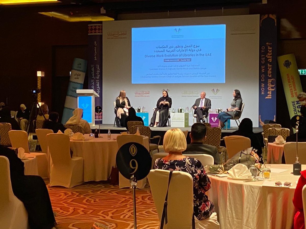 يحدث الآن: جلسة شيقة حول "تنوع العمل وتطور دور المكتبات في دولة الإمارات العربية المتحدة 🇦🇪"، يرأس الجلسة <a href="/tinenstewart/">Kristine N. Stewart, Ph.D.</a>، رئيسة هيئة لجنة التحكيم. #SchoolLibrarianoftheYear