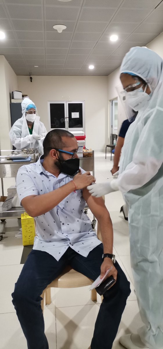 SLstudentschina's tweet photo. Sri Lankan Students began to get the second dose of vaccine 💉
Thank you all for your help 🙏❤️ 
@ChinaEmbSL @SLembassycn
#SriLanka
#Sinopharm
#takeUsBackToChina https://t.co/mmNYyGtiZU