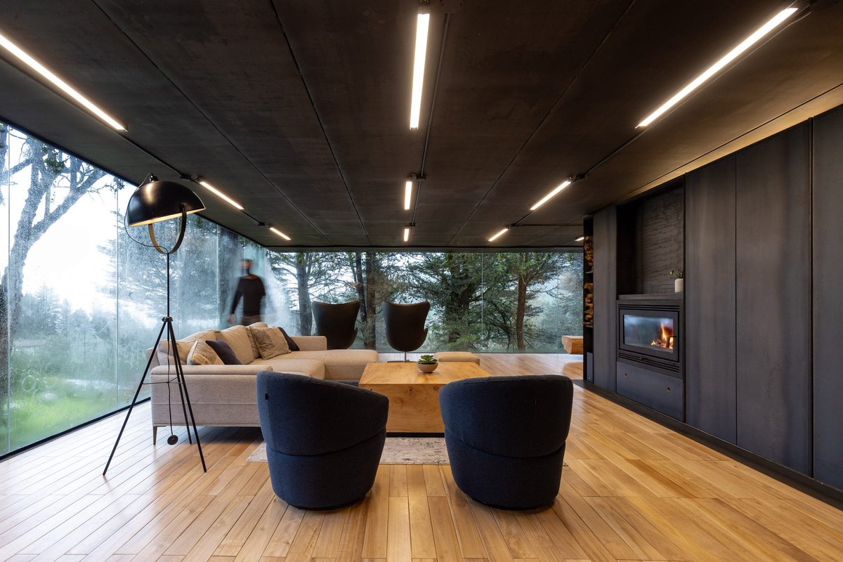 InteriorPH_JO's tweet photo. Architecture firm Rama Estudio has enlarged a small home in an Ecuadorian forest by adding a glass-and-metal box that extends over the hillside.

Rama Estudio extended Casa Mirador for a family that wanted to spend more time in their holiday home #architecture #design https://t.co/JbbJQpEJ46