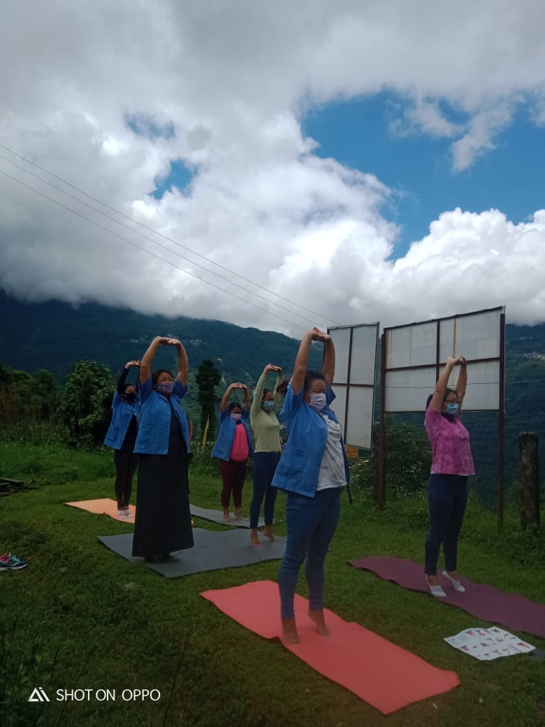 SikkimAb's tweet photo. "Yoga for Wellness"
#International Day for Yoga 2021 being observed in various AB-HWCs in Sikkim .
@PMOIndia
@PSTamangGolay 
@AyushmanHWCs 
@Suzane24979006 https://t.co/NEwjhbgfkz