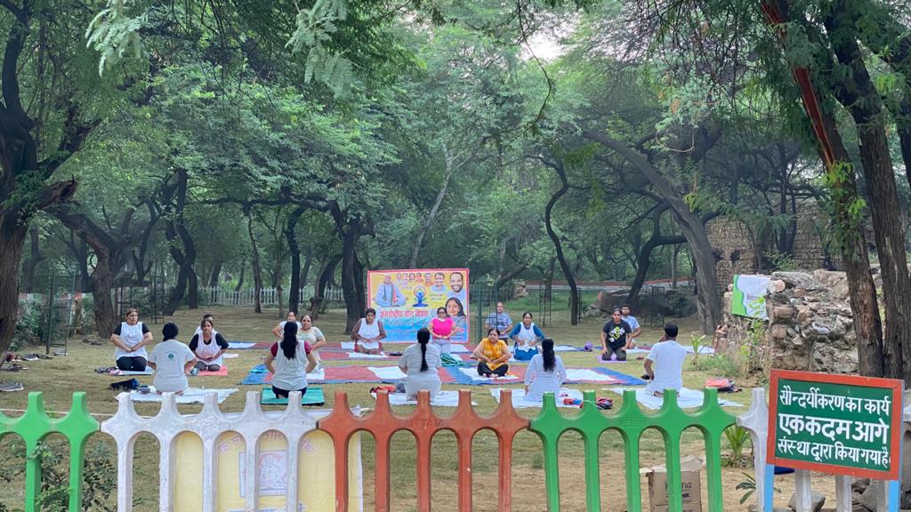 EAagey's tweet photo. #एक_कदम_आगे_फाउंडेशन की ओरसे सभीको अतंराष्ट्रीय योग दिवस परहार्दिक शुभकामनाएं💐
ॐ सर्वे भवन्तु सुखिनः। सर्वे सन्तु निरामयाः।
ॐ शान्तिः शान्तिः शान्तिः॥
#भावार्थ: सभी सुखी होवें, 
सभी रोगमुक्तरहें।
आजका दिन योगा करते हुए आप सभीके साथ अंतराष्ट्रीय योग दिवस को समर्पित किया।
धन्यवाद, https://t.co/ApT9XNkMtU