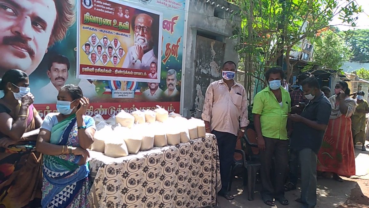 RRNMSocialAct's tweet photo. இன்று திண்டுக்கல் மாவட்ட ரஜினி ரசிகர்கள் சார்பாக கொரோனா ஊரடங்கின் காரணமாக பாதிக்கப்பட்ட
60 நபர்களுக்கு தலா 3 கிலோஅரிசி காமராஜபுரத்தில் வழங்கப்பட்டது.

#CovidHelp

#RMMForThePeople

#RMMCovidSocialActivities https://t.co/YXk8YBigpI