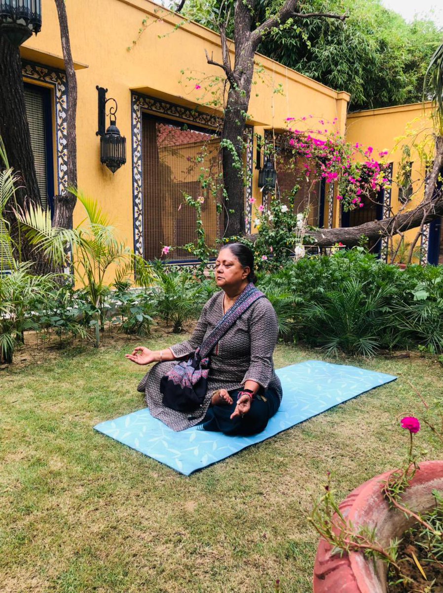 VasundharaBJP's tweet photo. महामारी एवं भाग-दौड़ भरी जिंदगी के इस दौर में स्वस्थ और लंबी उम्र का आधार बन चुका योग, पूरे विश्व के लिए एक संजीवनी का काम कर रहा है। आइए, हम सब इस विरासत को अन्तर्राष्ट्रीय स्तर पर प्रसिद्धी दिलाने में अपना योगदान दें और योग के सबसे बड़े राजदूत बनें।
#InternationalDayOfYoga https://t.co/w51Ev0n13n
