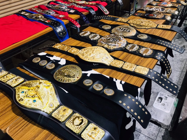 at_osu's tweet photo. 驚天動地のプロレスイベント「チャンピオンベルトカーニバル in 大須」開催！
チャンピオンベルト（レプリカ）の展示、記念撮影、顔出しパネル、大道芸人「一人プロレス」ロービング、平成維震軍「青柳館長」来場
日時：6月26日（土）27日（日）12:00〜17:00
特設会場：東仁王門通 婦人服のマルイチ横 https://t.co/9kDENbbtuN