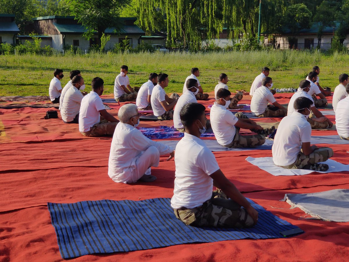 RakshakEco's tweet photo. Yoga is not a task, it's just a part if life. Celebrate every day as Yoga day and keep your Mind, body, soul Healthy.
#InternationalDayOfYoga #YogaDay2021 #YogaForWellness #YogaDay 
@moayush @GreenAnd_Alive @GuardiansNature @GreenRe85606041 https://t.co/VXDRTffkFR