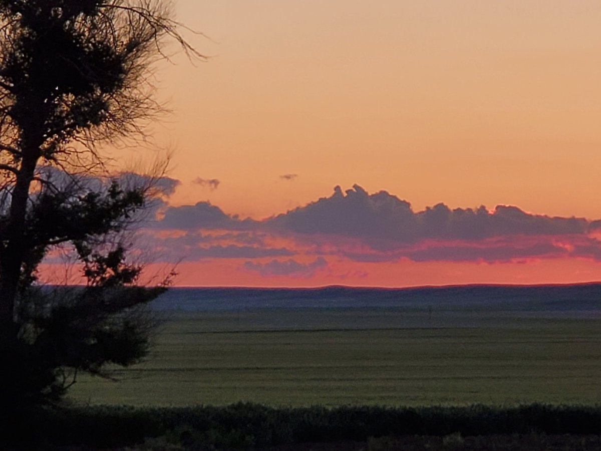 MaxAgofMT's tweet photo. There it is. Summer Solstice. 9:32 PM MDT June 20, 2021. The "longest" day of the year. Happy Father's Day to all you dads out there...best wishes and as always...Stay safe. https://t.co/YCGnuN3rrN