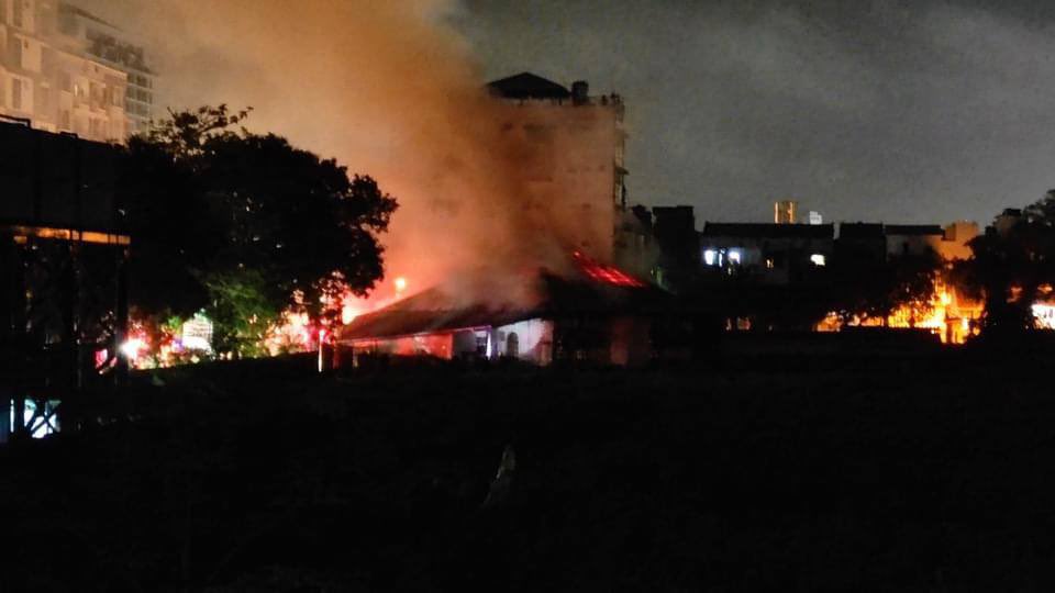 cape_diamond's tweet photo. According to the local reports, a fire broke out at Ahlone Eidgah Mosque in #Yangon around 2:15 am local time on Monday — the fire was extinguished at around 3:20 am. No details reported yet, while some locals say it was set on fire. 

#WhatsHappeningInMyanmar https://t.co/EnXeaQy2E3