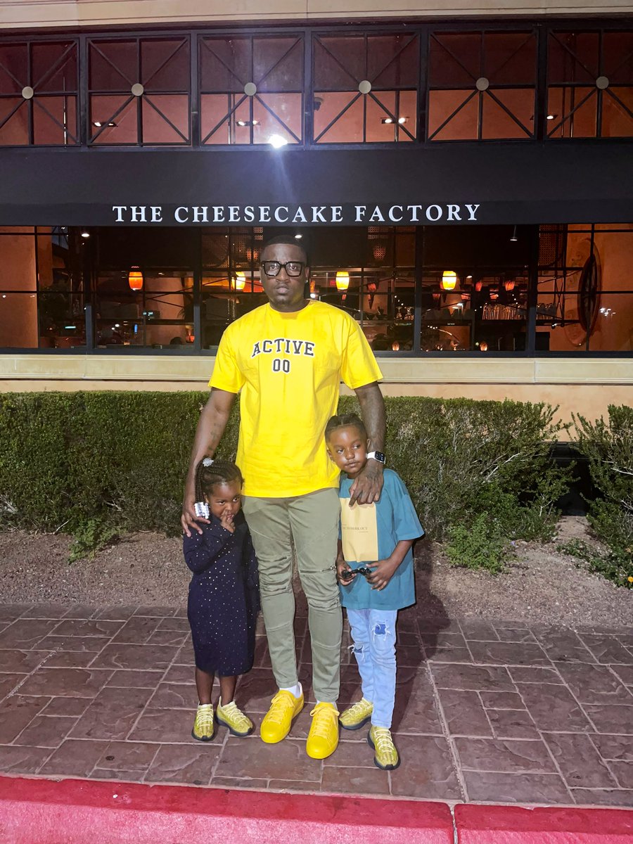 Tay3oo's tweet photo. My kids dont like pics https://t.co/hnPHPYRFru