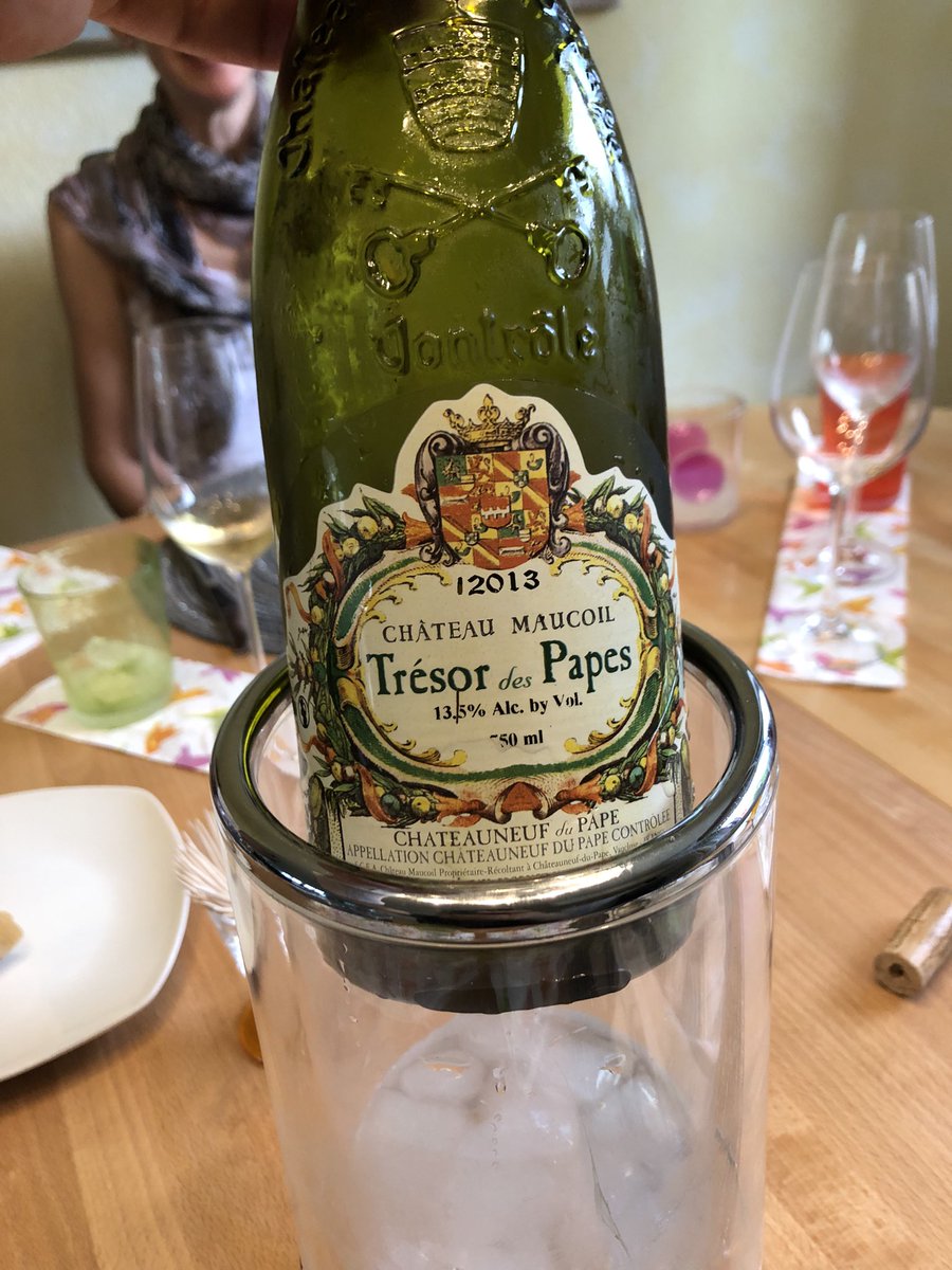 mdago87's tweet photo. #summer #france #whitewine #chateauneufdupape #trésordupape #ceviche #mashedsweetpotatoes #pineapplewithsesame #enjoy #parents #friends #whatelse 🇫🇷☀️🍷💥 the wine went well with the food. Nice pairing 👌🏼 https://t.co/mpeLxwpHBm