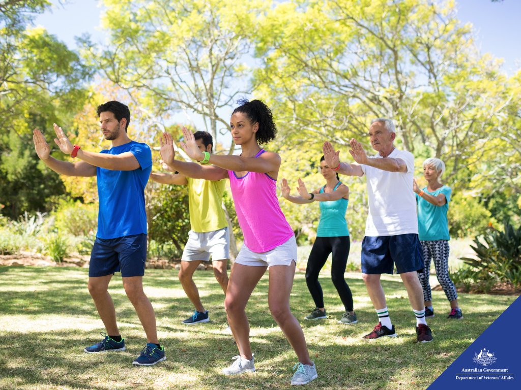 Weather effect. дети туристы. прогулки на свежем воздухе для детей. творческий подход. детский туризм.