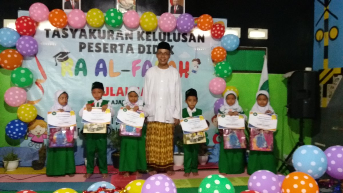 raalfalah_mdg's tweet photo. Tasyakuran Kelulusan Peserta Didik TP. 2020/2021 RA Al Falah Bulaksari.
Semoga ilmu yang didapat bermanfaat. Amiin
#tasyakurankelulusan
#tp2020/2021
#raalfalahbulaksari
#yayasanalfalahbulaksari https://t.co/zZGJ71SyE8