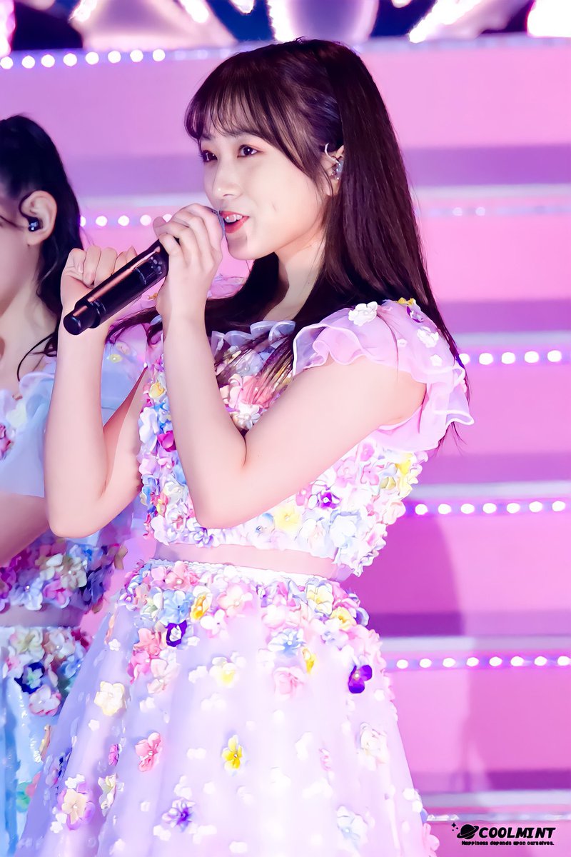 look at her 🥺
© cool_mint0