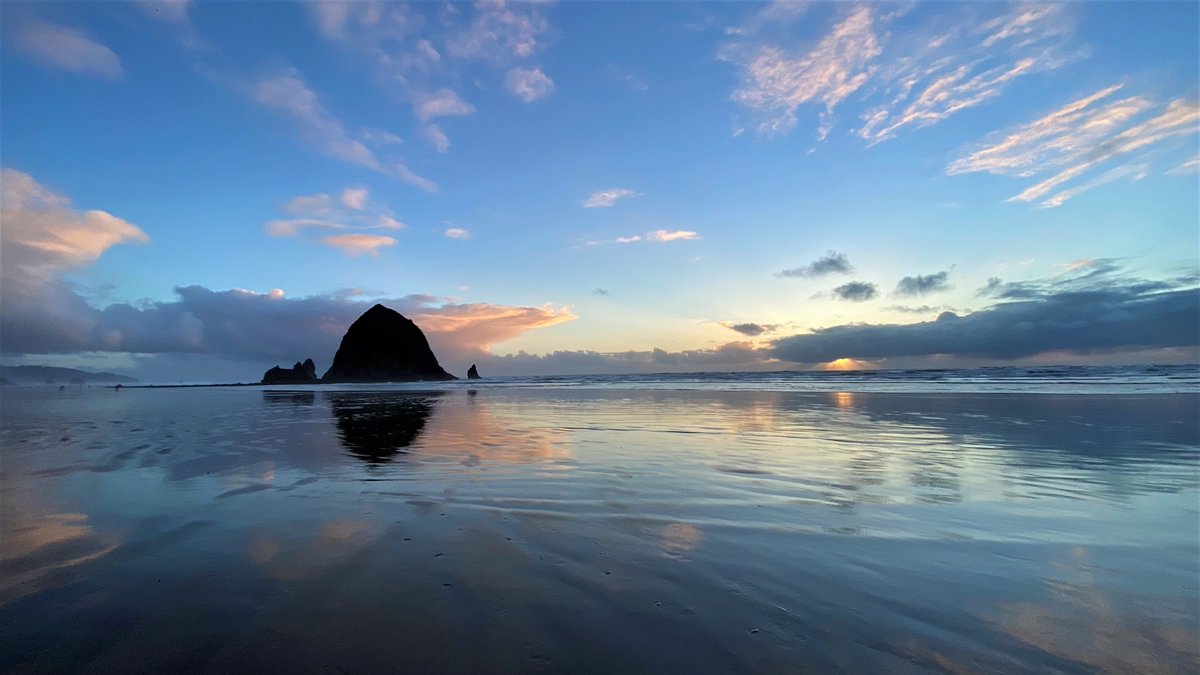 Ross_Heise's tweet image. One last #CannonBeach photo, at least for now.

#HaystackRock
#sunset 
#OregonCoast
