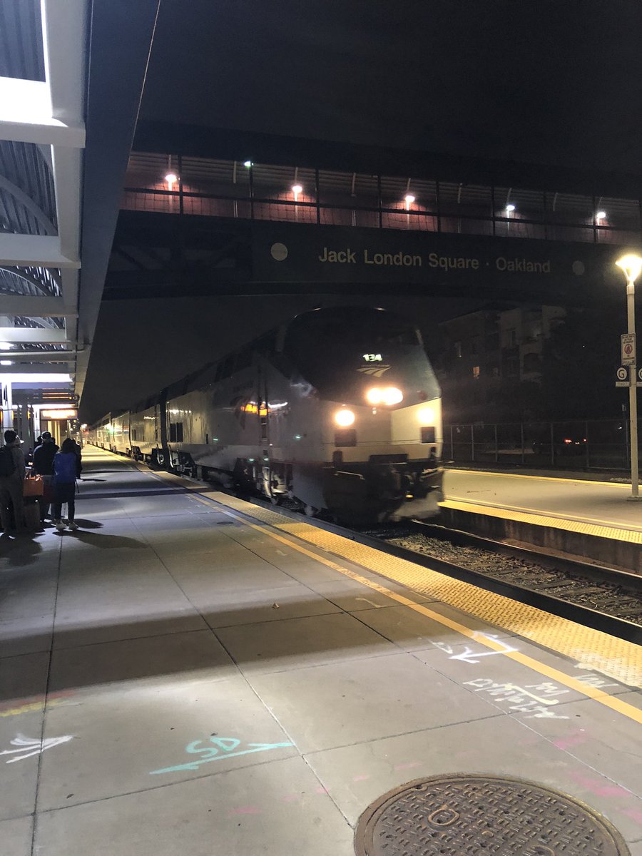 JamesLLlamas's tweet photo. I wonder how many people alive have ridden the Mexico City @trensuburbano and the @Amtrak Coast Starlight in the same day! https://t.co/jY1DEMBg0N