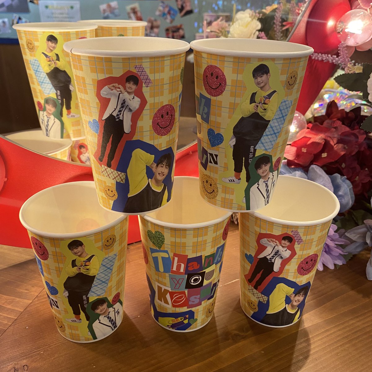 pegopacafe's tweet photo. 💝𝐓𝐇𝐀𝐍𝐊 𝐘𝐎𝐔 𝐊𝐎𝐒𝐇𝐈𝐍💝

本日より #PRODUCE101JAPAN2
#寺尾香信 くんのカップホルダーを配布しております🎶

期間：6/21~30日

主催：@SupportTemples 様

是非お越しください💭💗

 #日プ配布 https://t.co/TBCWXJCeUX