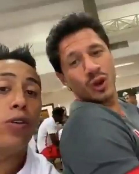 elVARopina's tweet photo. #otroperuano🇵🇪
LA FEEE LA FEEE ES LO MÁS LINDO QUE HAY EN LA VIDA! Saludos para el tío @cutoguadalupe16 😂
.
.
#sopaseca @wildercartagena @18andrecarrillo @gianluca_lapadula_official #ChristianCueva https://t.co/yM0G27SkBm https://t.co/0HDDD09xOU