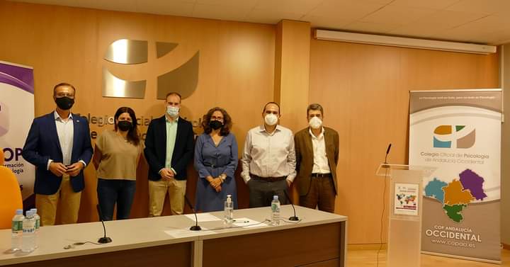 COP_AO's tweet photo. La revista Infocop del @cop_psicologia también se ha hecho de la V Jornada de #Psicología y #Cooperación, que hemos celebrado en junio desde @COP_AO a través de nuestra Delegación de #Huelva y de la Fundación #FUNCOP.
¡Gracias a todas/os participantes!
➡ https://t.co/WKgwr7eLAw https://t.co/6vg1sAZXbO