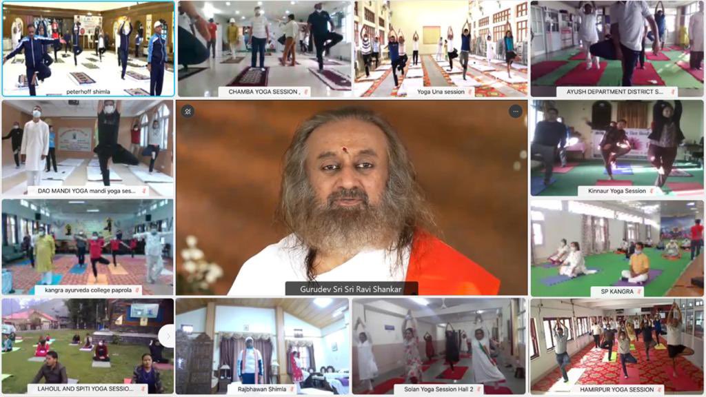 Gurudev's tweet photo. On the occasion of #InternationalDayOfYoga addressed an event organised by Government of Himachal Pradesh in the presence of Hon. Chief Minister Shri Jai Ram Thakur @jairamthakurbjp and Hon. Health Minister Shri Rajiv Saizal @Dr_rajivsaizal.

#YogaForWellness https://t.co/q7TnuJc1hQ