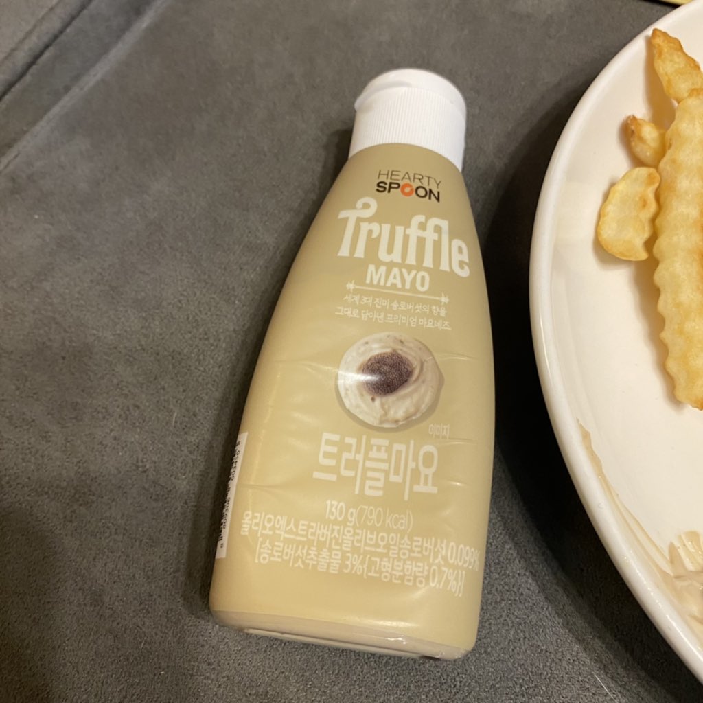 fhaarraariiii's tweet photo. อร่อยมากกกกกกกกกกกกกกกกกกกกกกก
Truffle Mayo กินกับ French fries อร่อยโคตรๆ แบบทำไมฉันไม่เจอน้องเร็วกว่านี้ https://t.co/iYBcJqHHMO