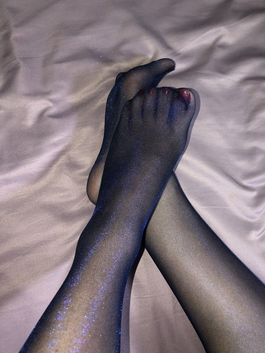 🧦：@limerencem 蓝脚大王来啦！闪闪亮亮的蓝色在暗夜里是最诱惑的颜色了！躁动的夜你值得拥有！#涞觅润丝
投稿  @Dayulejia91 @Fanjiahui2020  @DP_ArtStudio      @Dream_QY https://t.co/fpqHk5vwOG