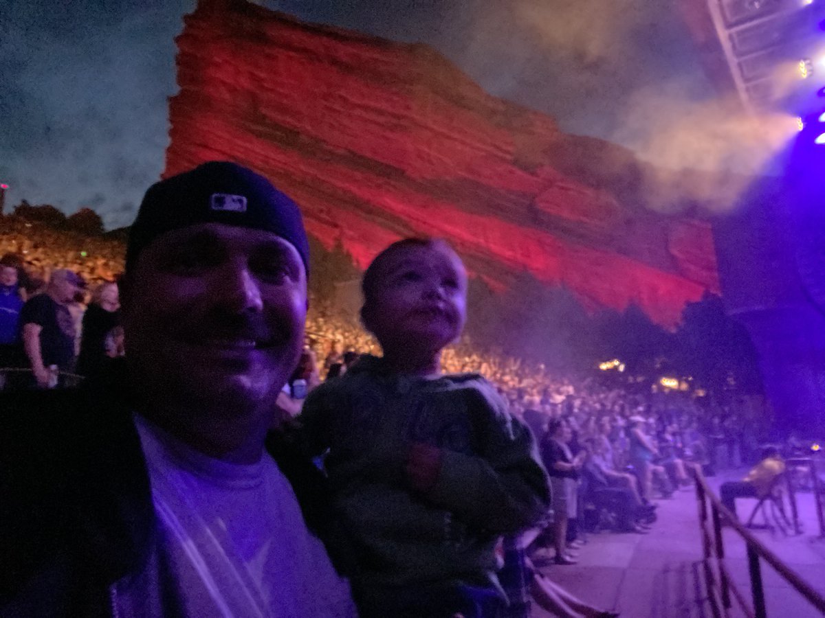 dalep2's tweet photo. @umphreysmcgee Best. Father’s Day. Ever. https://t.co/9zH7sWOtc4